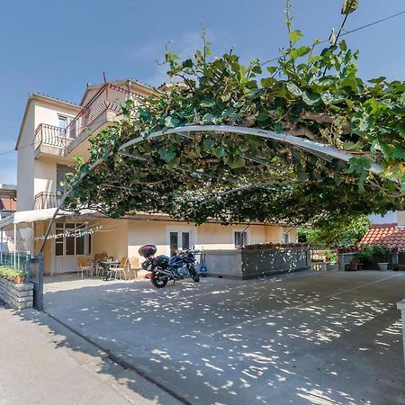 Apartments Mira I Vodice Exterior photo